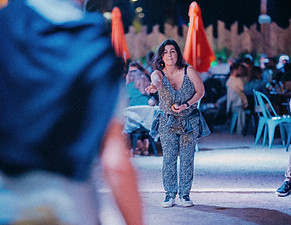 Personnes qui jouent à la pétanque au Canaille Club